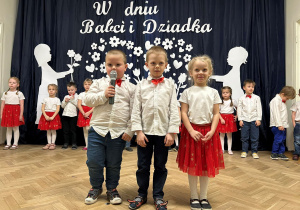 Dzieci podczas przedstawienia.