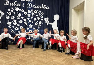 Dzieci podczas przedstawienia.