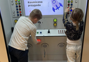 Dzieci podczas zabawy w EC1 -ulica żywiołów.